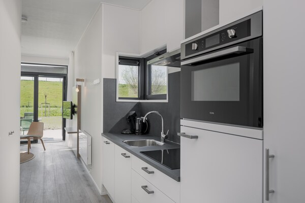 Moderne Eco-Lodge aan het Markermeer met 2 slaapkamers en eigen terras - thumbnail 3