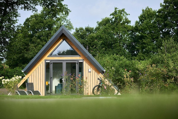 Luxueuze wellnesslodge voor 2 personen aan het water op Landgoed De IJsvogel - thumbnail 1