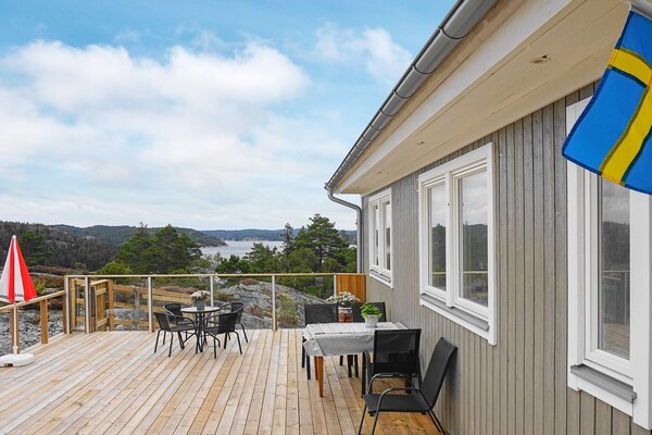 Op 1,5 km van zee: Modern appartement voor 6 personen in Henån - thumbnail 1