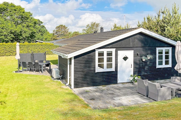 Vrijstaand vakantiehuis bij Hadsund met whirlpool, sauna en tuin op 400m van zee - thumbnail 1