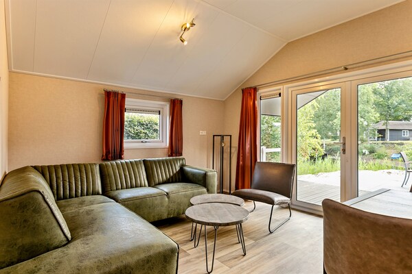 Vrijstaand waterchalet voor 6 personen op Recreatiepark Tolplas in Hoge Hexel - thumbnail 2