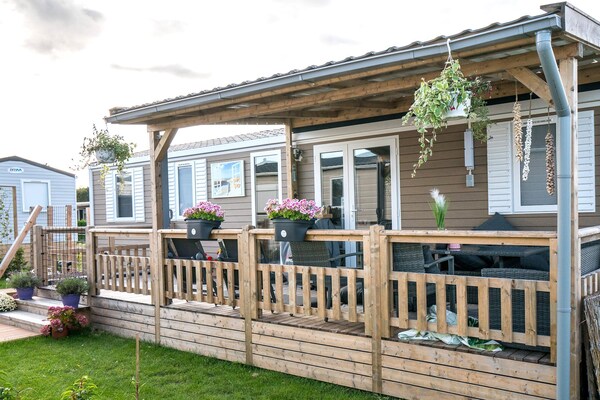 Ocean Dreams Oostkapelle M55: Modern chalet op 1,5 km van het strand - thumbnail 1