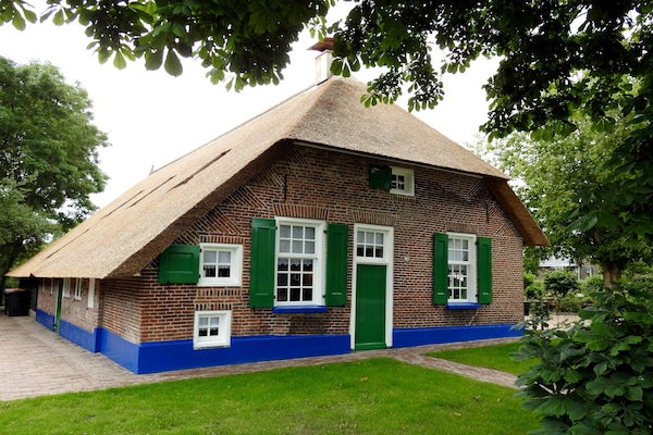 Monumentale woonboerderij (1850) met privésauna in Rouveen, Staphorst - thumbnail 1