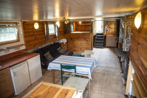 Unieke woonboot aan privémeer met dakterras en vismogelijkheden in Florennes - thumbnail 2