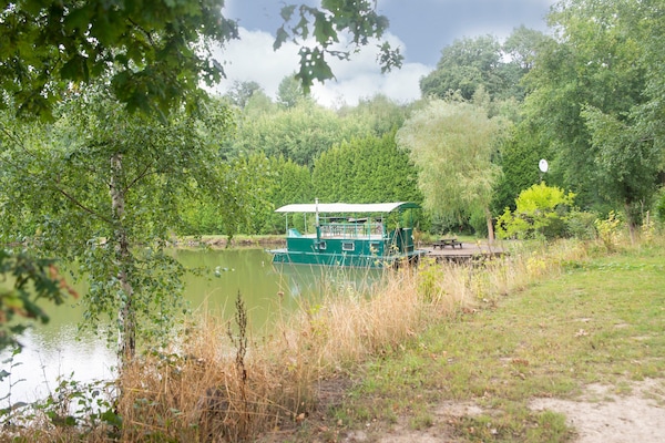 Unieke woonboot aan privémeer met dakterras en vismogelijkheden in Florennes - thumbnail 6