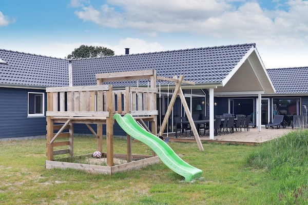 Op 700 m van zee: ruim vakantiehuis in Jerup voor 22 personen met zwembad - thumbnail 2