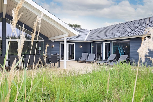 Op 700 m van zee: ruim vakantiehuis in Jerup voor 22 personen met zwembad - thumbnail 3