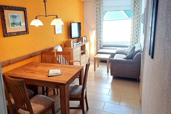 4-persoons appartement aan zee in Poel met tuin en open haard - thumbnail 6