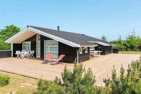 Op 700 m van zee: sfeervol vakantiehuis in Løkken voor 6 personen · 101 m² - thumbnail 1