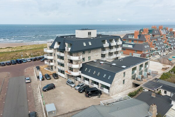 Modern appartement aan de boulevard van Egmond aan Zee - thumbnail 6