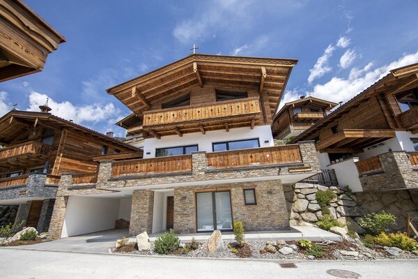 Luxe chalet aan de piste in Neukirchen met panoramisch uitzicht op de bergen - thumbnail 6