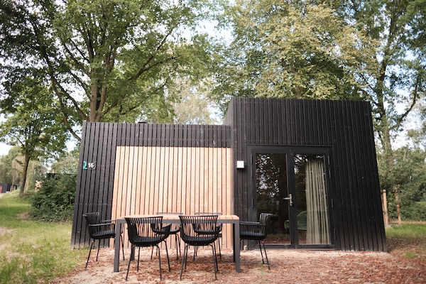 Moderne houten lodge in Resort Gulpen voor 6 personen met tuin - thumbnail 1