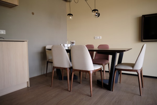 Moderne gelijkvloerse lodge in autovrij Resort Gulpen voor 6 personen - thumbnail 2