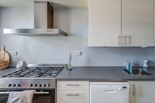 Stijlvol appartement in hartje Leeuwarden voor 9 personen - thumbnail 4