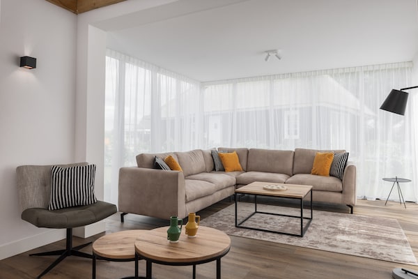 Elegante villa met rieten dak op hondenlief vakantiepark bij Someren - thumbnail 3