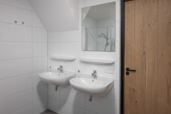 Elegante villa met rieten dak op hondenlief vakantiepark bij Someren - thumbnail 6