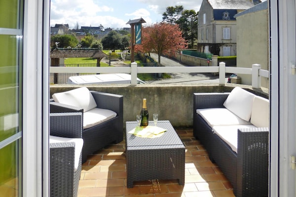 Strandappartement met dakterras direct aan de boulevard van Arromanches - thumbnail 1