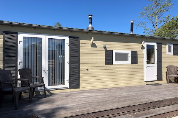 Wiringher Chalet 1: Vrijstaand genieten op de Waddenzeekust - thumbnail 1