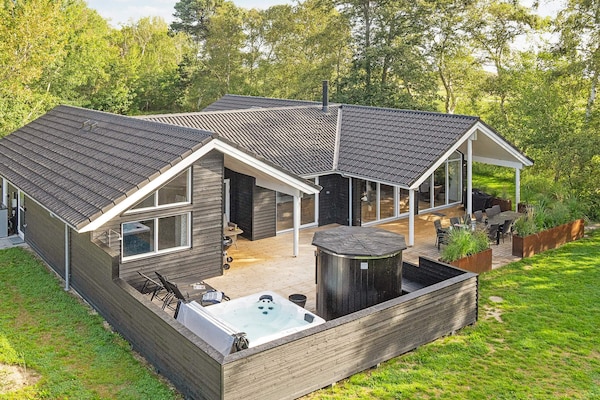 14-persoons luxe vakantiehuis aan zee in Væggerløse - thumbnail 2