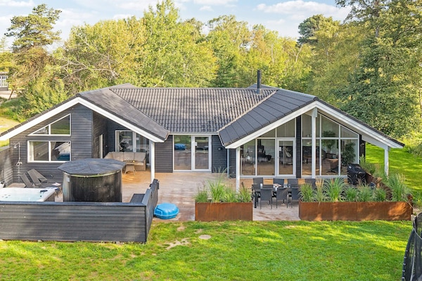 14-persoons luxe vakantiehuis aan zee in Væggerløse - thumbnail 3