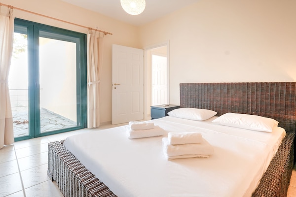 Strandvilla Arcadia: 3 huizen, 30m van zee, voor 14 personen in Pera Melana - thumbnail 4