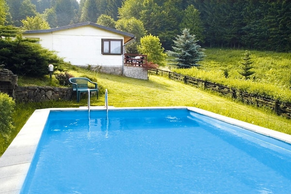 Rustgevend vakantiehuis in Steinbach-Hallenberg met boszicht - thumbnail 2