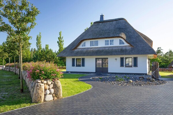 Rieten droom aan de lagune: luxe vakantiehuis voor 8 personen in Fuhlendorf - thumbnail 1