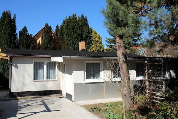 Rustieke bungalow in Berlijns groen, vlakbij het meer - thumbnail 1