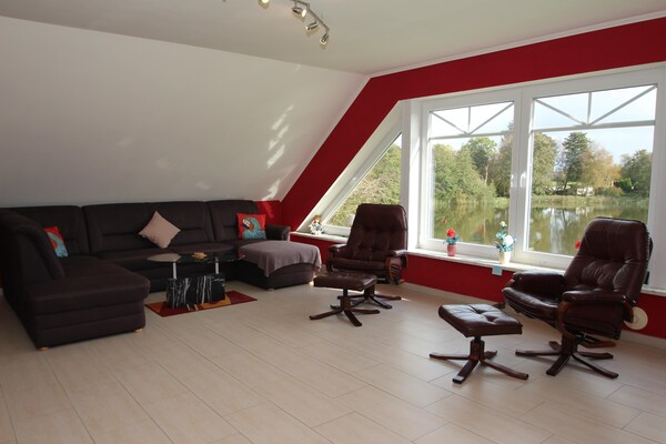 Ruim appartement aan het meer, vlakbij de Noordzee in Westerholt - thumbnail 3