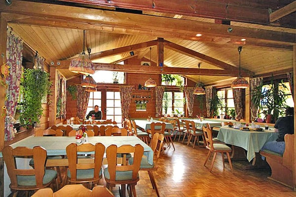 Ruime bungalow voor 6 personen in Hayingen - thumbnail 4