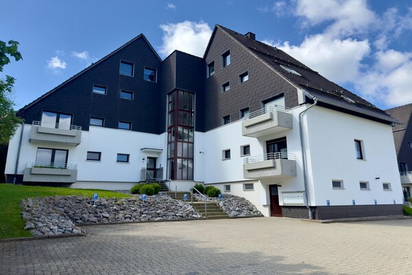 Licht appartement met balkon en uitzicht, 200m van het meer in Hahnenklee - thumbnail 1