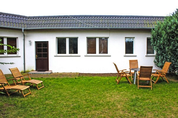 Knusse bungalow op 80 meter van de Kummerower See met omheinde tuin - thumbnail 1