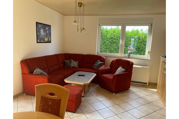 Knusse bungalow bij zee met fietsen, tuin en tennisbaan in Dornumersiel - thumbnail 2
