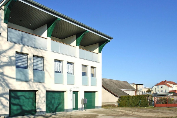 Aan het meer: Modern maisonnette appartement in Malchow - thumbnail 1