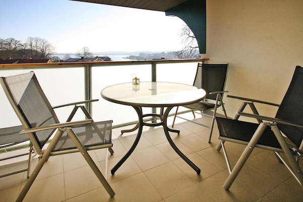 Aan het meer: Modern maisonnette appartement in Malchow - thumbnail 3