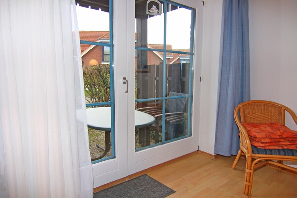 Zonnig appartement met strandstoel op 80 meter van zee in Lemkenhafen - thumbnail 6