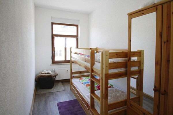 Knus appartement op de bovenverdieping met uitzicht op de tuin in Ellefeld - thumbnail 5
