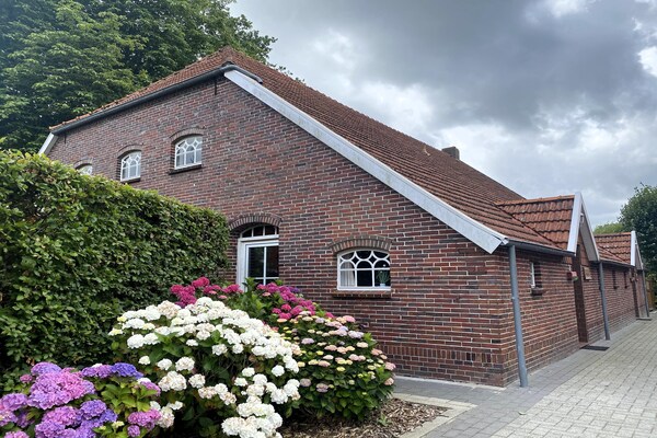 Vakantieappartement bij paarden en dieren op het Oost-Friese platteland - thumbnail 1