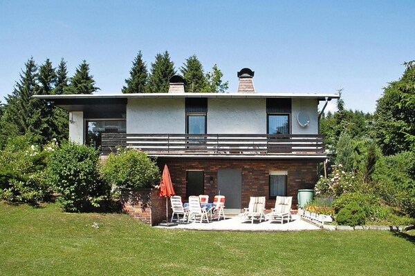 Panoramisch vakantiehuis op 650m hoogte bij Suhl in het Thüringer Woud - thumbnail 2