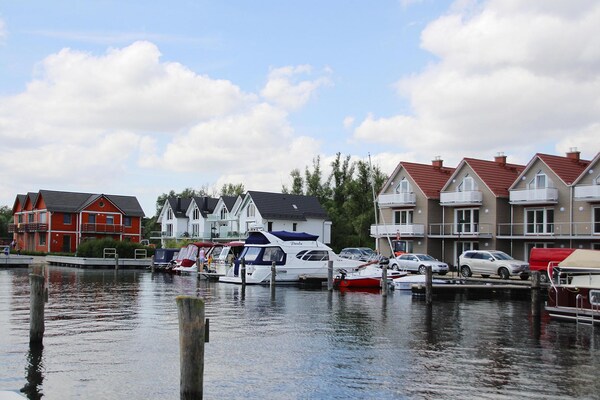 Luxe 5-persoons appartement direct aan de jachthaven van Plau am See - thumbnail 5