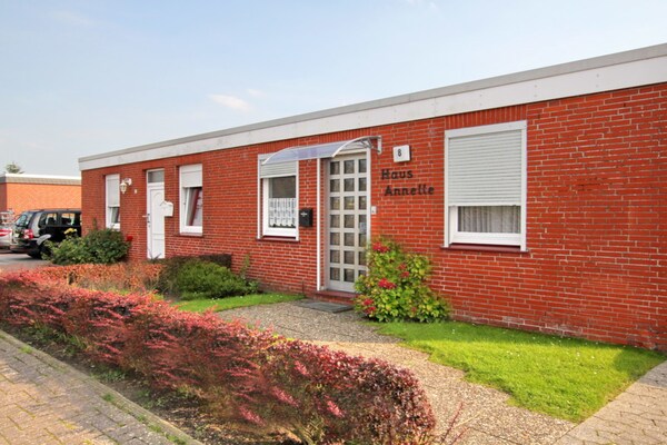 Gelijkvloerse bungalow aan de golfbaan bij Dornumersiel - thumbnail 1