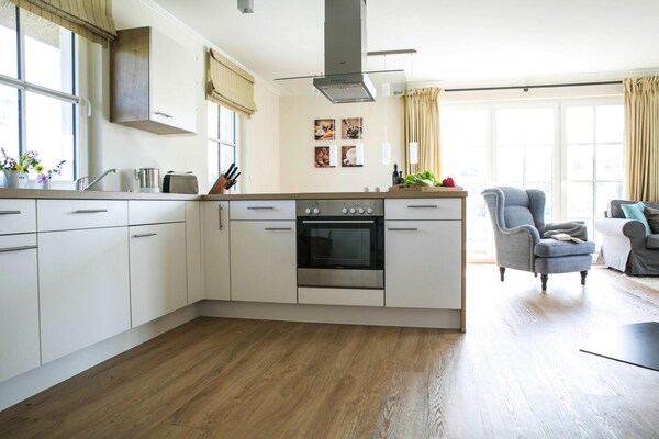 Rietgedekt vakantiehuis aan de lagune met sauna, 100 meter van het water - thumbnail 6