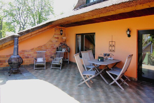 Exclusief rietgedekt vakantiehuis met sauna, 50 meter van de Jabelsche See - thumbnail 3