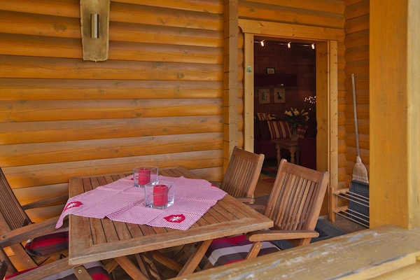 Authentiek houten chalet in Stamsried, vlak bij natuurzwembad en Beierse Woud - thumbnail 3