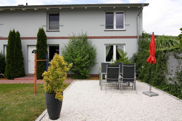 Ruim appartement met speeltuin en terras, 12 km van het strand - thumbnail 1