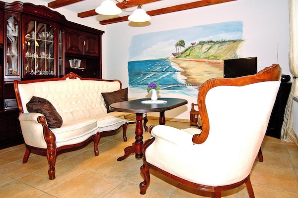 Ruim appartement met speeltuin en terras, 12 km van het strand - thumbnail 5