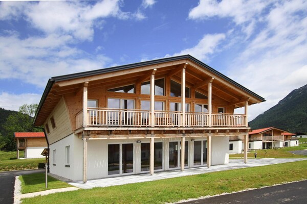 Appartement Panoramablick Inzell: luxe familieappartement met sauna en bergzicht - thumbnail 1