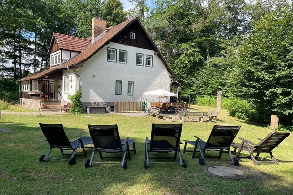 XXL vakantiehuis aan het Werbellinmeer met eigen steiger en 300m² ruimte - thumbnail 1