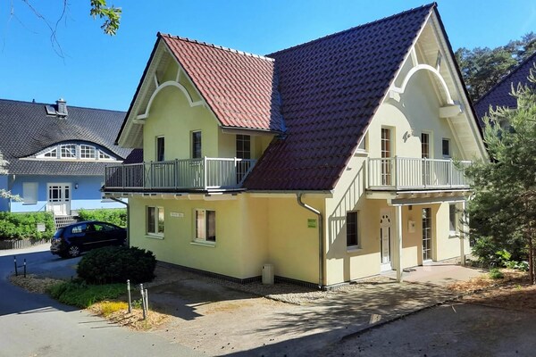 Luxe halfvrijstaand strandhuis op 100m van zee met sauna in Trassenheide - thumbnail 1