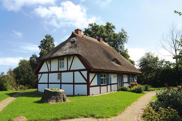 Monumentaal vakantieappartement met rieten dak bij de Schoritzer Wiek - thumbnail 4